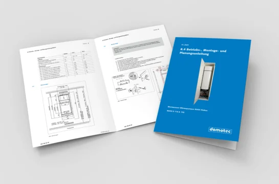 Zwei nebeneinander liegende Broschüren 8.4 Betriebs- und Montageanleitung – links offen, rechts geschlossen.