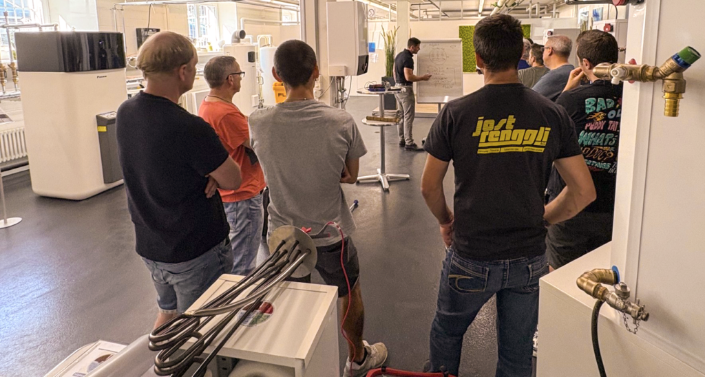 Erfolgreiche Premiere: Erster Refresher-Kurs NIV-15 Sanitär bei Domotec durchgeführt